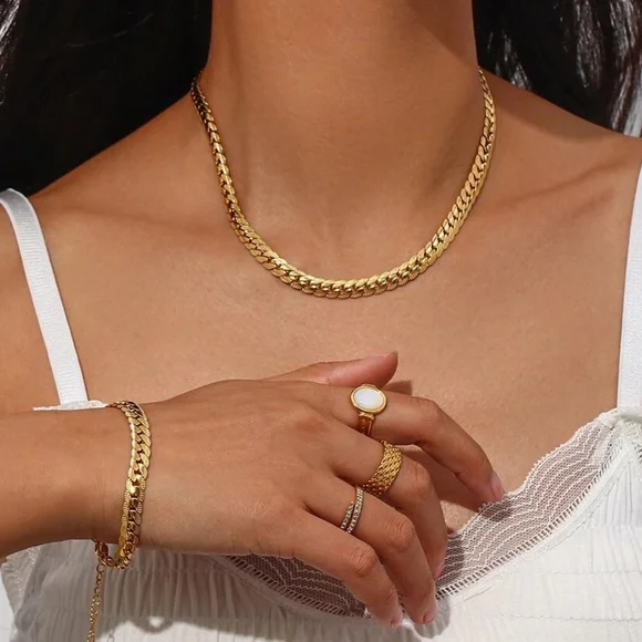 NEW 18K GOLD FLAT CUBAN CHUNKY CHAIN NECKLACE, NICE NECKLACE, CUTE NECKLACE - Picture 2 of 5